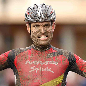 Arrasateko EPSZko txirrindularitza-taldeko kideak Arrasaten egindako Gipuzkoako Ziklo-kros Txapelketan izan dira