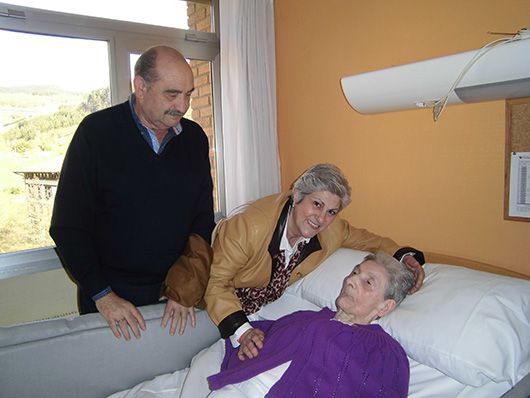 AMHk ehun urte bete dituen beste pertsona baten urtebetetzea ospatu du AMHk ehun urte bete dituen beste pertsona baten urtebetetzea ospatu du