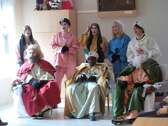 Errege Magoak Aita Menni Ospitalean izan dira