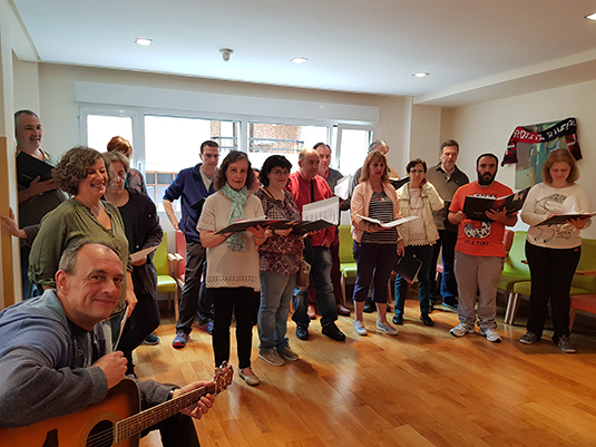 Los viernes cantamos con Juan Carlos Irizar en el CRPS de Beasain