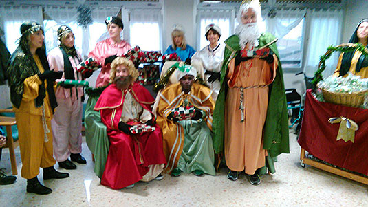 Errege Magoak Aita Menni Ospitalean izan dira