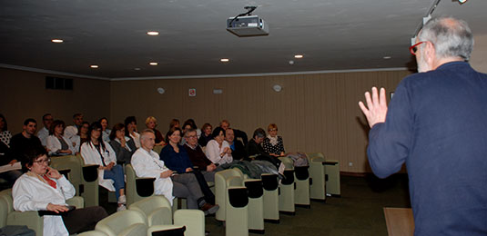 Zergatik da onuragarria etxeko laguntza ematea nahasmendu mental larria duten pertsonei?