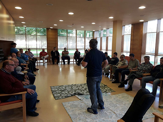 "Bizitza oso laburra da barre egiteari uzteko" "Bizitza oso laburra da barre egiteari uzteko"