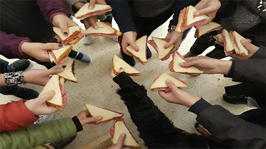 Kantuak eta merienda-dantza Santa Ageda ospatzeko Kantuak eta merienda-dantza Santa Ageda ospatzeko