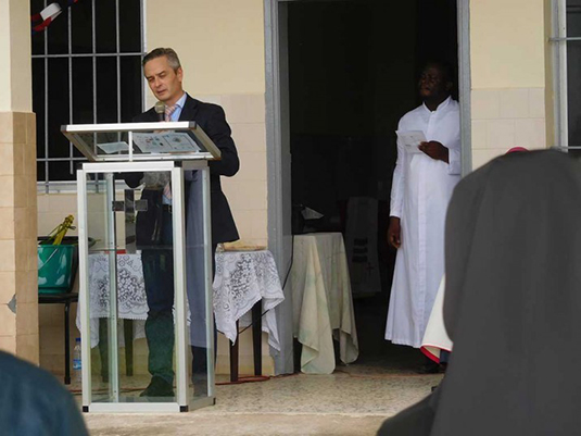 La ministra de Salud y el responsable de la OMS en Liberia, en la inauguración de la Unidad de Salud Mental La ministra de Salud y el responsable de la OMS en Liberia, en la inauguración de la Unidad de Salud Mental