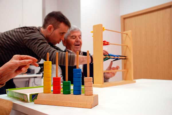 Aita Menni impulsa la actividad grupal y de mantenimiento tras la rehabilitación del DCA pinzas