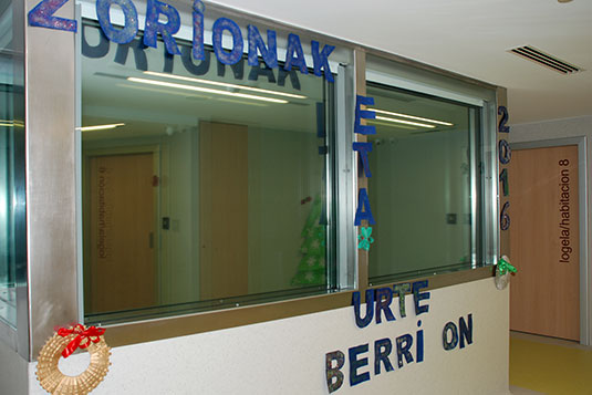 Aita Menni ospitalea Gabonetan murgilduta