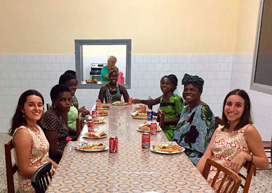 Gabon zoriontsuak istorio pertsonal gogor batzuei aurre egiteko