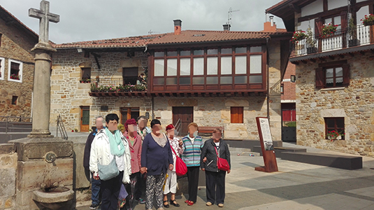 Residentes en nuestros pisos en la comunidad van de excursión a Urkiola Residentes en nuestros pisos en la comunidad van de excursión a Urkiola