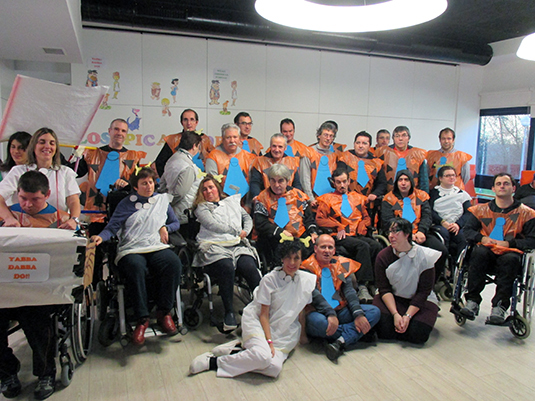 El Carnaval reparte alegría en Aita Menni