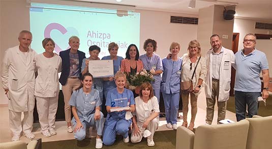 Integrantes del equipo asistencial de Aita Menni, en la entrega del premio