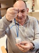 Pazko arrautzak margotzen Pazko arrautzak margotzen