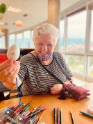 Pazko arrautzak margotzen Pazko arrautzak margotzen