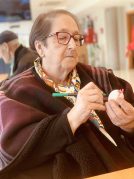 Pazko arrautzak margotzen Pazko arrautzak margotzen