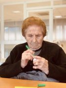 Pazko arrautzak margotzen Pazko arrautzak margotzen