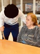 Visita de Olentzero y Mari Domingi
