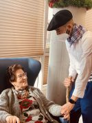 Visita de Olentzero y Mari Domingi