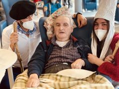 Visita de Olentzero y Mari Domingi