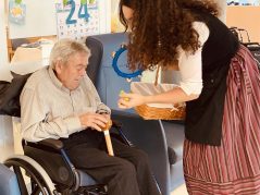 Visita de Olentzero y Mari Domingi