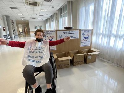 Recogida de alimentos en la Residencia Txurdinagabarri