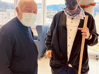 Olentzero y Mari Domingi visitan la Residencia Txurdinagabarri