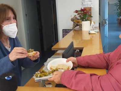 Preparando gildas en la Residencia de mayores Barandiaran de Durango