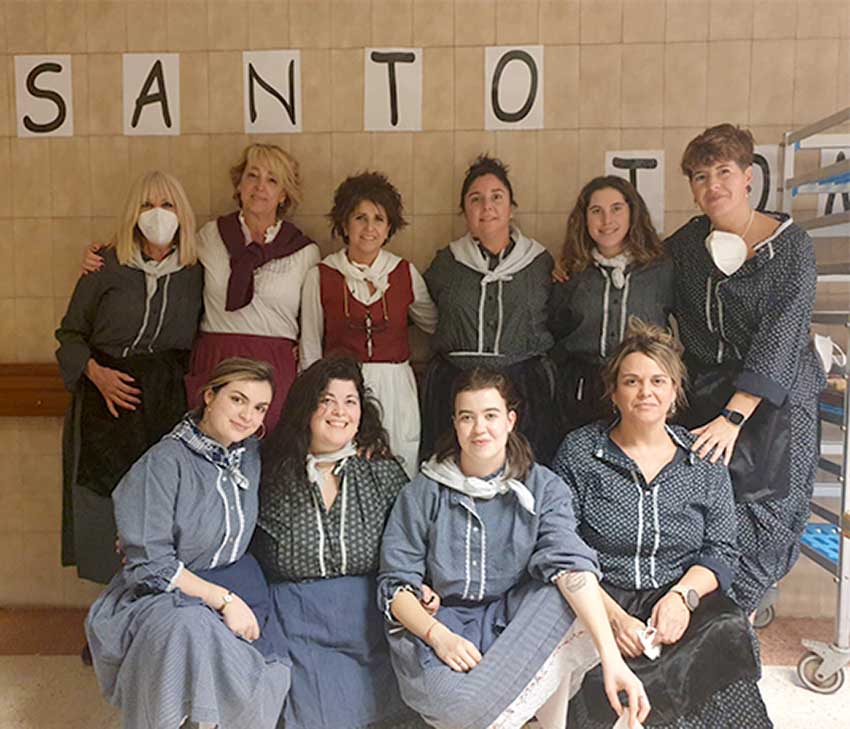 Aita Menni ospitaleko monitoreak, Santo Tomas eguna ospatzeko jantzita