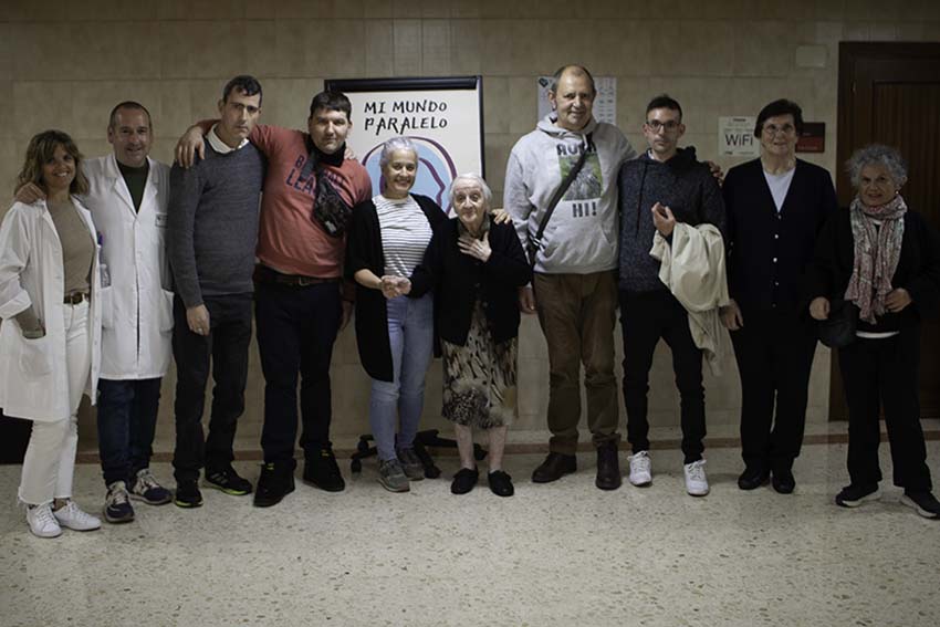 "Mi mundo paralelo", el documental de nuestro 125 aniversario Foto de grupo de algunos de los participantes en el documental