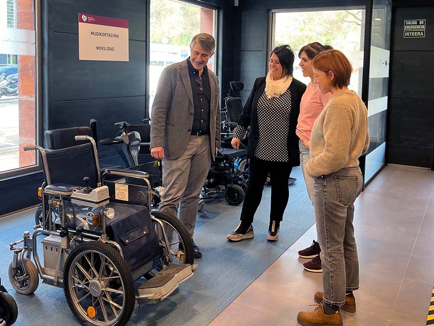 Ahizpa Ospitalarioen asistentzia eta hezkuntza zuzendari berriak Aita Menniren zentroen sarea bisitatu du