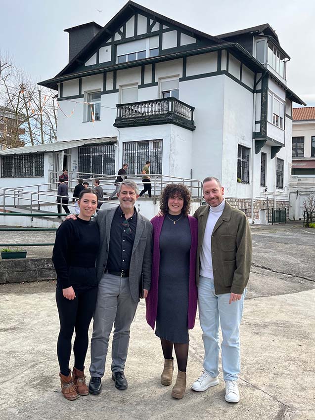 Ahizpa Ospitalarioen asistentzia eta hezkuntza zuzendari berriak Aita Menniren zentroen sarea bisitatu du